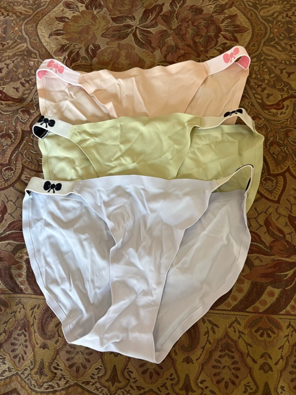 Seamless High-Cut Women's Briefs - White, Light Green, Blush Pink 3-pack